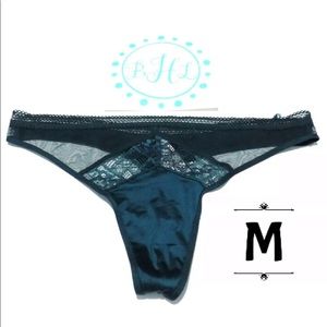 Victoria’s Secret Thong Panty Panties Medium